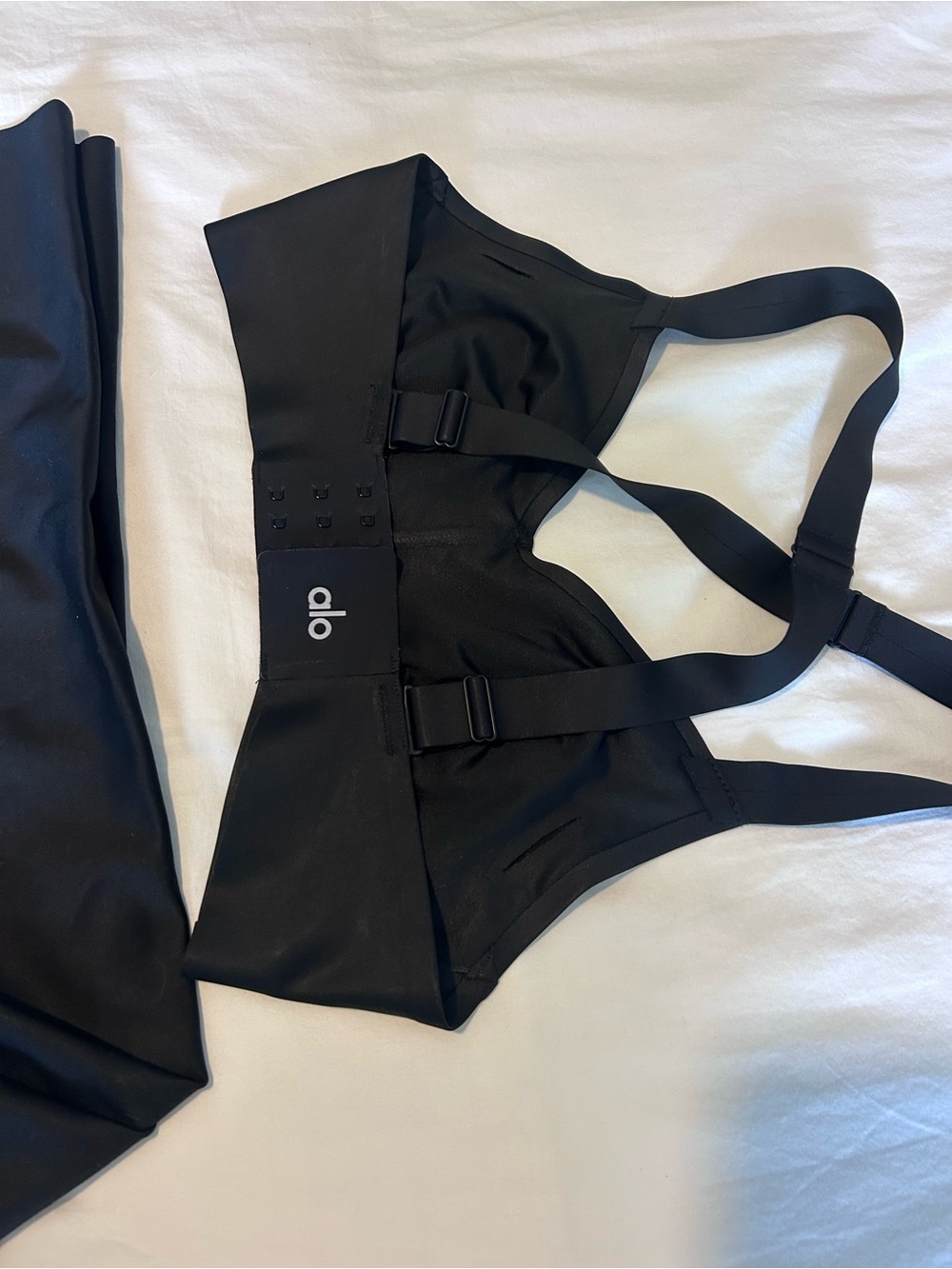 ALO Yoga Black Airlift Set - Bra M, Leggings S - Picture 4 of 4